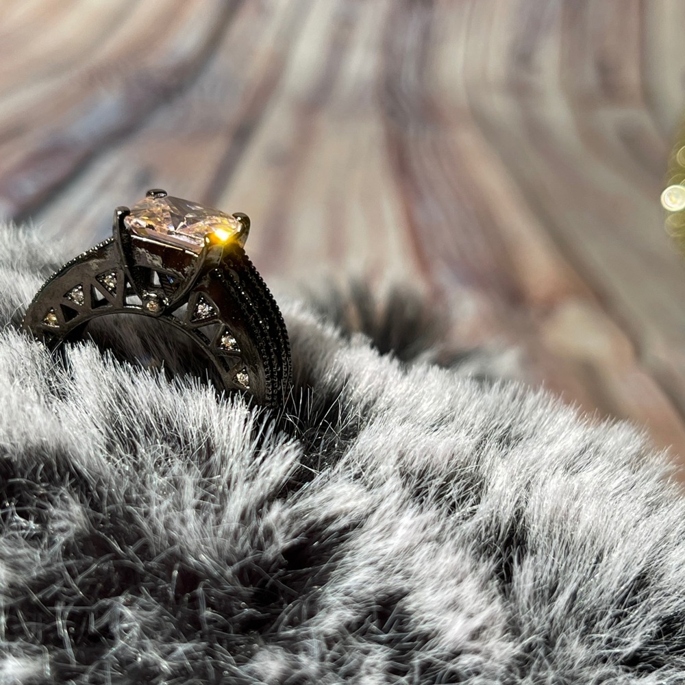 Wedding ring - Picture 3 of 5